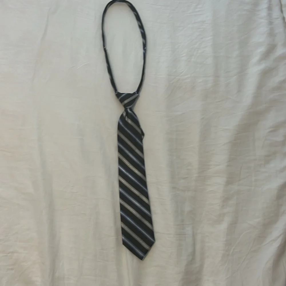 Perry Ellis easy adjustable tie for toddlers